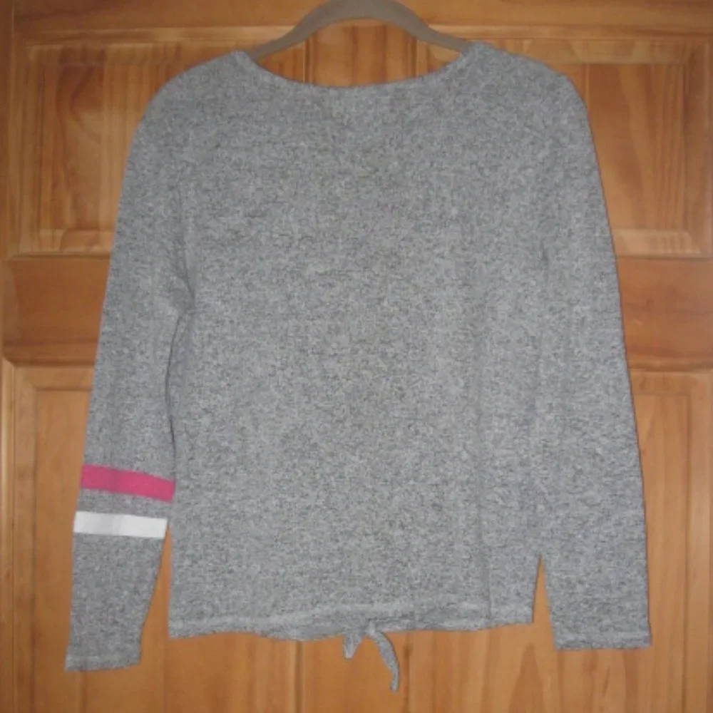 5/$30 Girls Old Navy Gray Long Sleeve Top